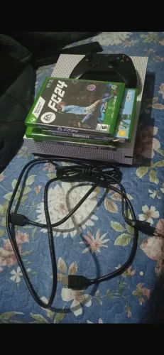 VENDO XBOX ONE X COMPLETO POR R$ 900!