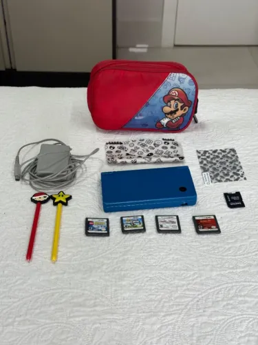 Nintendo DSi + Jogos + Brindes especiais 