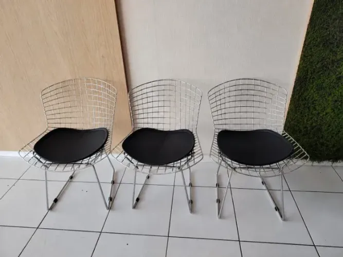 Cadeiras Cromadas com almofada preta