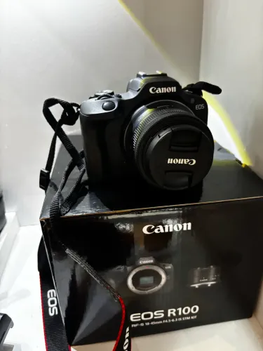 Canon EOS R100 + 18-45mm com caixa original