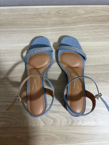 Sandália Vizzano Jeans com pedraria