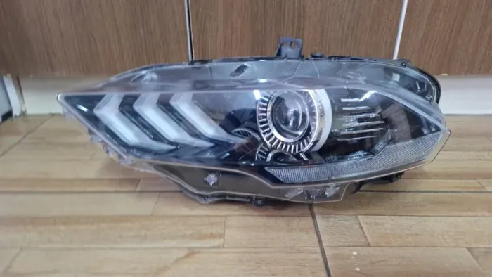 Farol Esquerdo Ford Mustang 