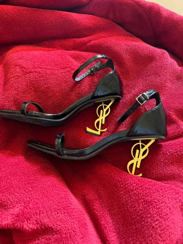 Vendo salto Saint Laurent