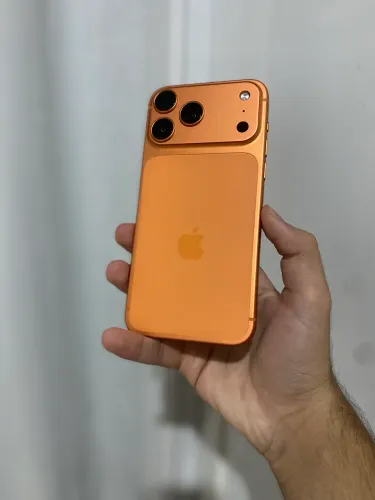 iPhone 14 Pro Max 128 gigas na carcaça do 17 pro Max.