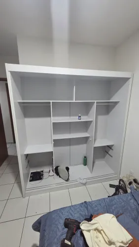 Guarda-Roupa Casal 3 portas 4 gavetas