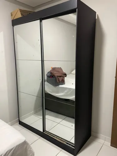 Guarda roupa porta de correr