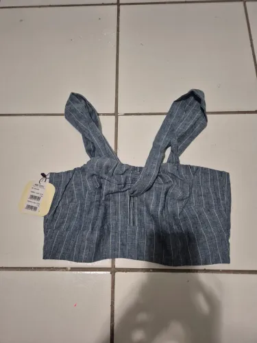 Cropped azul com listras brancas
