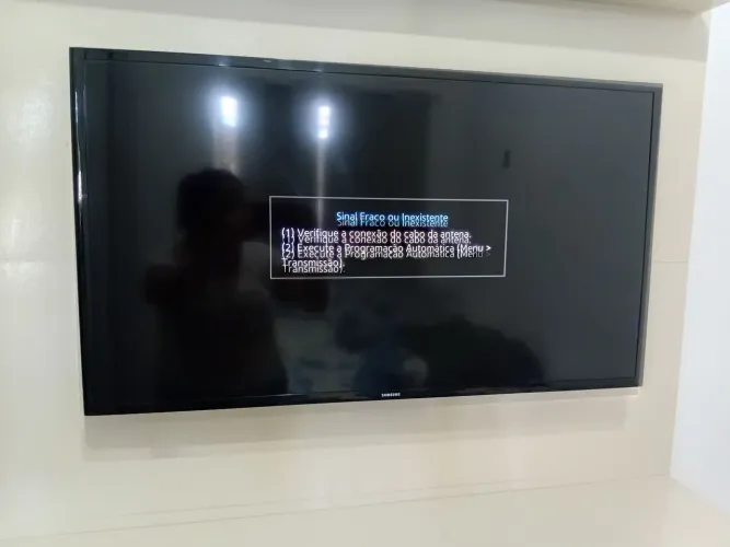 Vendo TV Samsung smart 43 polegadas sem nenhum defeito!!