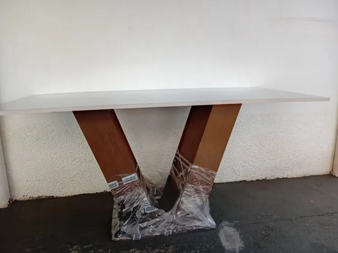 Vendo mesa de jantar com 6 lugares 