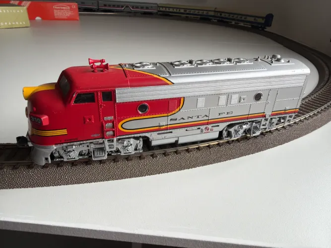 Locomotiva ATHEARN F7 SANTA FE ANALÓGICA BITENCOM