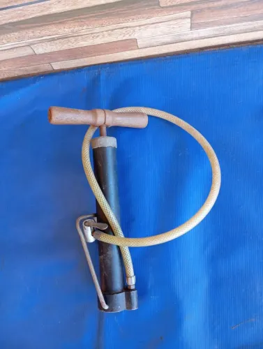 Bomba de encher pneu antiga 