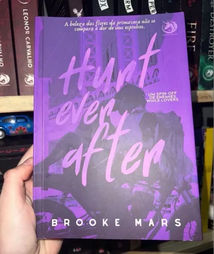 livros enemies while lovers e hunt ever after