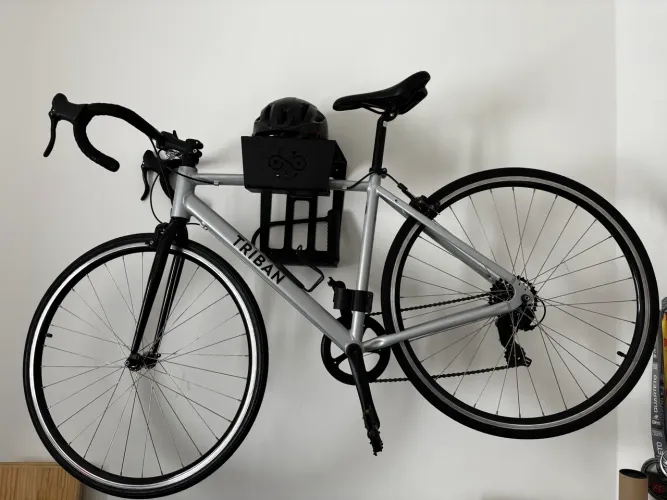 Bicicleta de estrada + rolo de treino indoor + acessórios