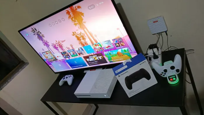 Vendo xbox one s 1TB com 2 controle do series s e um jogo midia fisica RDR2