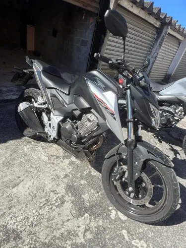 Vende-se CB 300F e XRE 190
