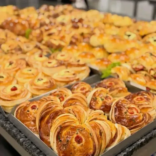 VAGA PARA SALGADEIRO/CONFEITEIRO