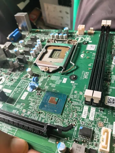 Placa mãe de DELL 3470 - Para reparos (leia a descrição)