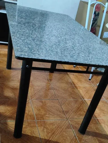 Mesa 6 Lugares com Tampo de Pedra e Estrutura em Aço Carbono