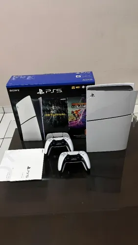 PlayStation 5 Slim Digital + Dois controles/Poucas vezes usado $3.00