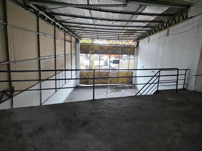 Galpão 300m2 na Alameda Cosme Ferreira Aleixo aluga-se 