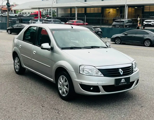 Renault Logan Expression Hi-flex 1.6 8V 4P 2013
