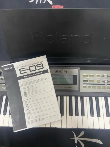 TECLADO ROLAND E-09