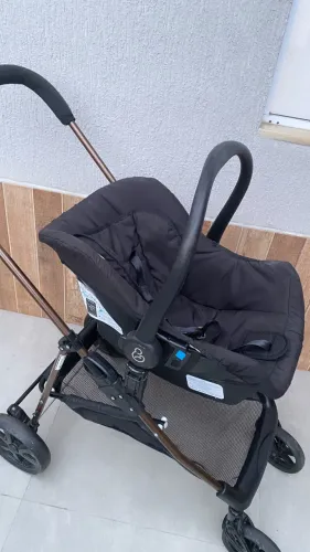 Vendo carrinho de bebê completo