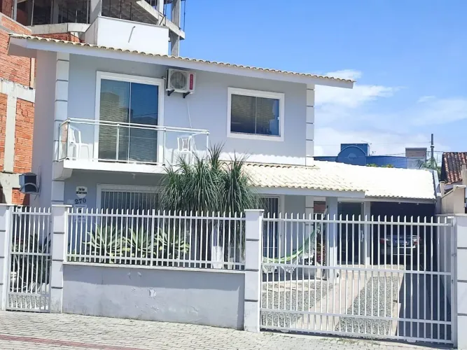 Sobrado com 4 quartos apenas 250 metros da praia