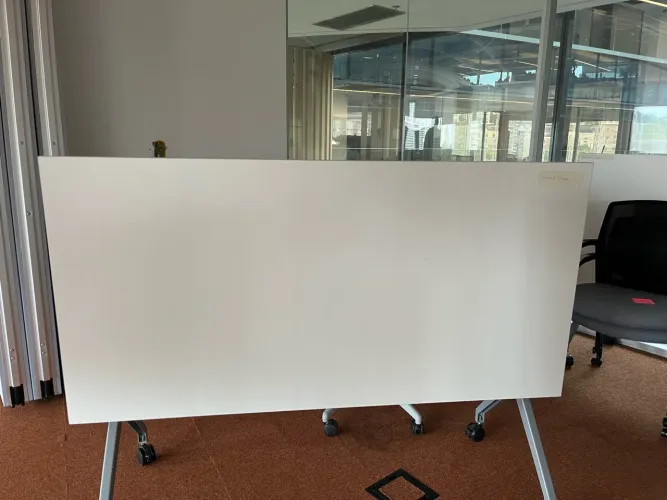 Mesa de escritório dobrável