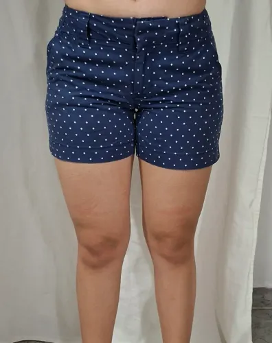short feminino tommy hilfiger de alfaiataria, fecho invisível, cintura baixa