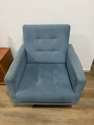 Poltronas de veludo azul giratória 