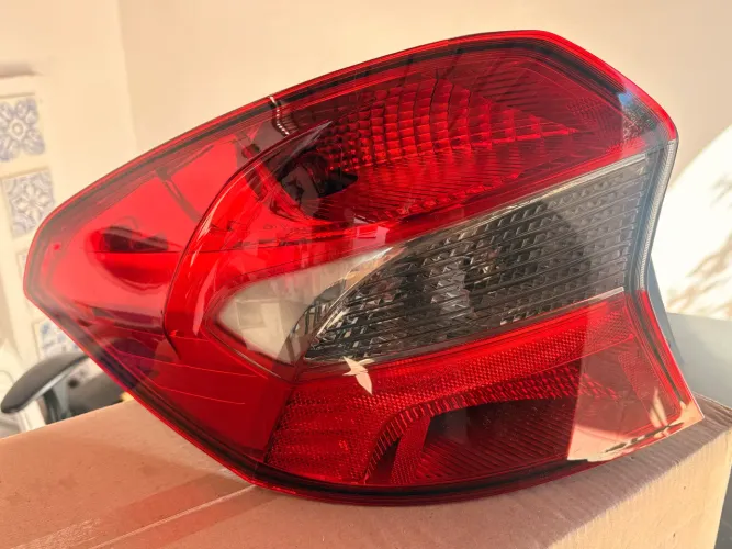 Lanterna traseira LÊ Ford Ka sedan 