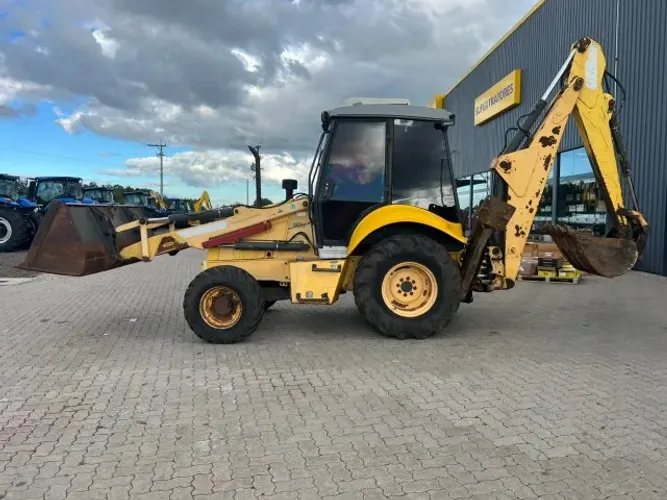 Retroescavadeira New Holland LB110