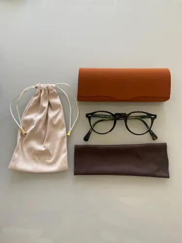Óculos Oliver Peoples