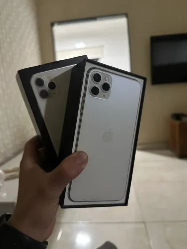 iPhone 11 Pro Max com caixa 