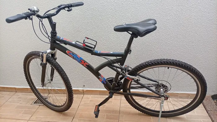 Bicicleta Caloi aro 26 pouco usada, com nota fiscal R$500,00.