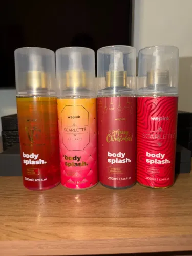 4 body splashes de 250 ml cada.