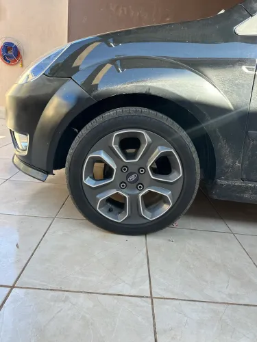Troco rodas16 Ecosport grafite diamantadas seminovas com pneus 195/50 por rodas 15
