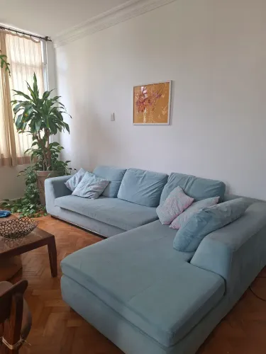 Lindo sofá italiano em suede azul