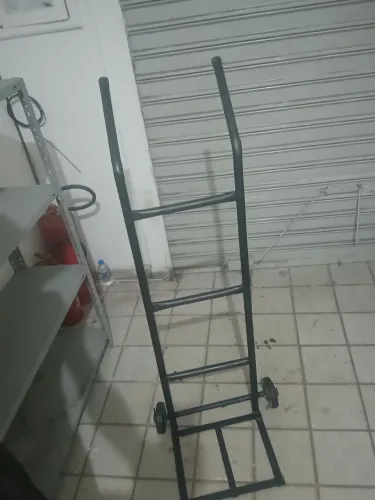 Carrinho de carga faltando só umas rodinhas melhor