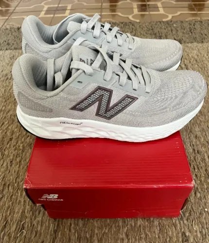 Tênis New Balance cinza 40