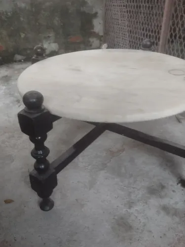 Mesa antiga madeira escura $300