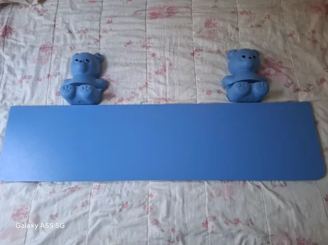 Prateleira com suporte de urso