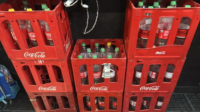 Caixa da coca cola retornável 2lt
