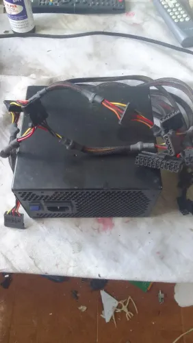 Fonte para PC usado 500 vcs usada funcionando normalmente. 