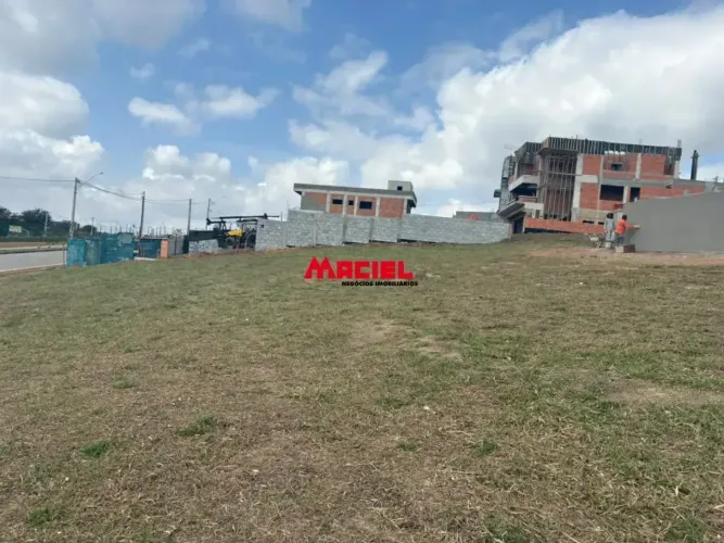 Terrenos em aclive no Condomínio Terras Alpha Urbanova, São José dos Campos (SJC)
