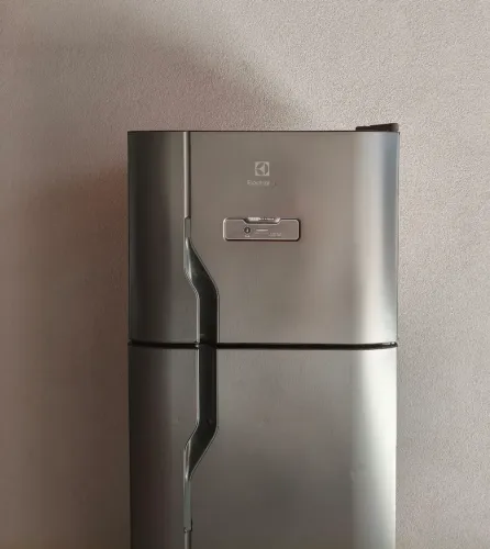 Geladeira Elétrolux 310 litros Frost Free 110v-Semi Nova