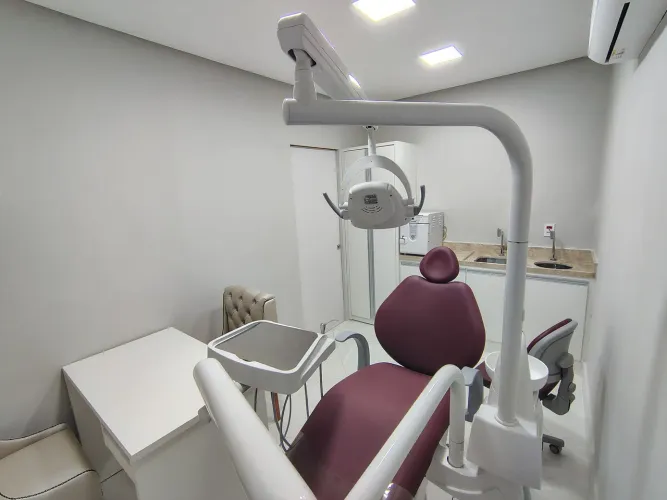Sala odontológica completa pronta para atendimento - Av. das Torres