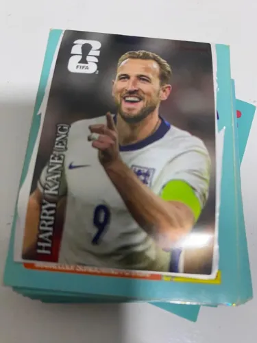 Duas figurinhas extra Stiker+ porta figurinhas com 60 figurinhas normais da copa do mundo 