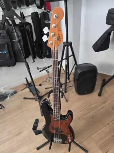 BAIXO FENDER SQUIER PRECISION